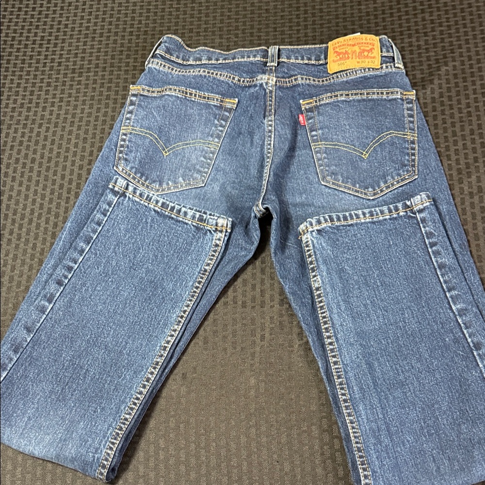 Levi's Classic 505 Blue Jeans with Stitch Detail Size 30x32 EUC
